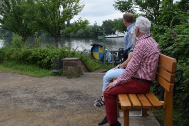 schöner Blick auf den Main von der neuen Bambelbank schöner Blick auf den Main von der neuen Bambelbank