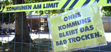 Kommunen am Limit-Aktion am Seligenstädter Freischwimmbad Kommunen am Limit-Aktion am Seligenstädter Freischwimmbad
