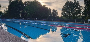 Schwimmbecken Schwimmbecken