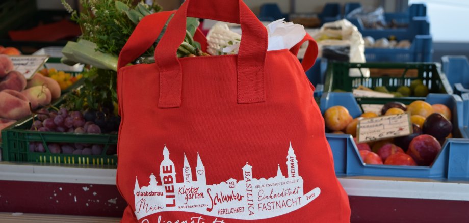Seligenstadt Shopper am Obststand