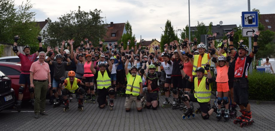 Seligenstädter Skate Night beim Start am Feuerwehrparkplatz mit Bürgermeister Bastian