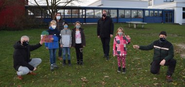 Schüler der Konrad-Adenauer-Schule übergeben Spende für Stadtwald-Setzlinge 