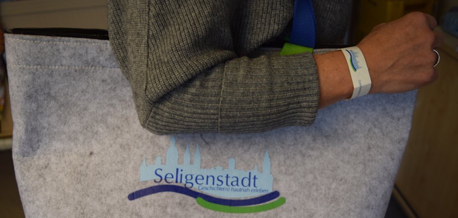 Shoppen mit 2G-Bändchen