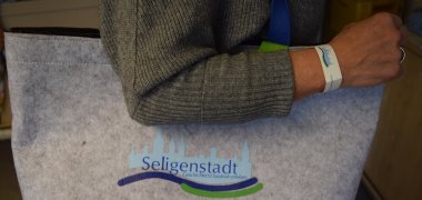 Shoppen mit 2G-Bändchen Shoppen mit 2G-Bändchen