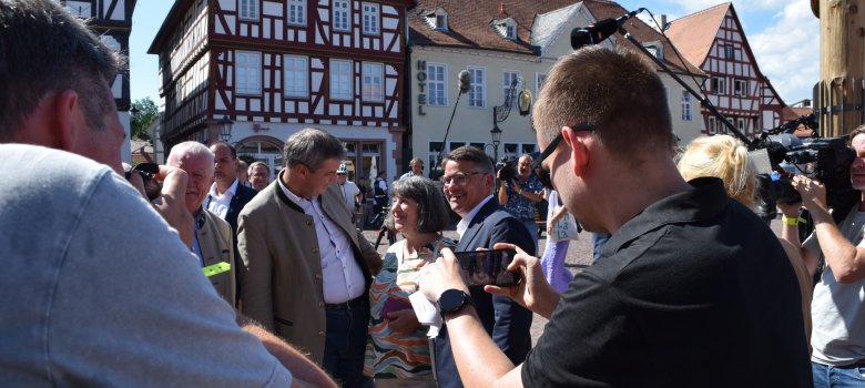 Dr. Markus Söder und Boris Rhein auf dem Marktplatz Dr. Markus Söder und Boris Rhein auf dem Marktplatz