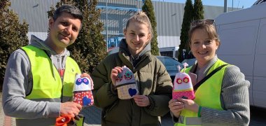 Tino Preuß und Tanja Frisch aus der KAS-Elternschaft bei der Übergabe der Sorgenfresser Tino Preuß und Tanja Frisch aus der KAS-Elternschaft bei der Übergabe der Sorgenfresser