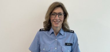 Schutzfrau vor Ort, Polizeioberkommissarin Lisa Spitz.