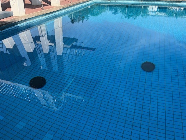 Springerbecken mit Gullydeckeln