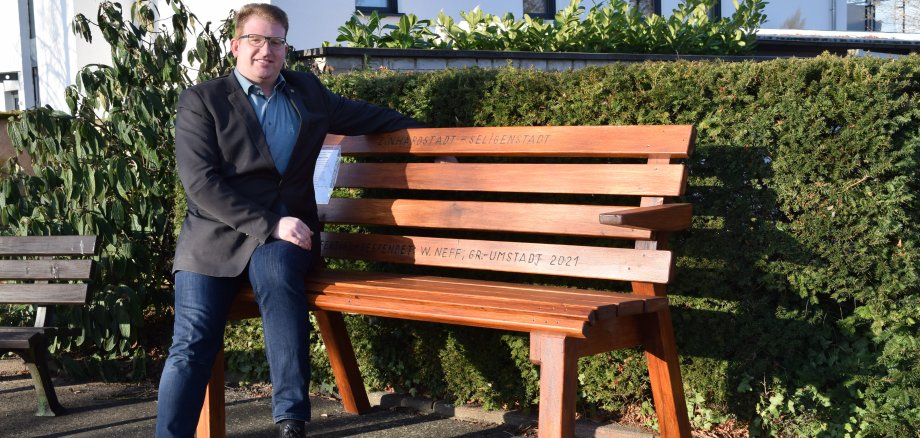 Stadtrat Gerheim auf der Baumelbank