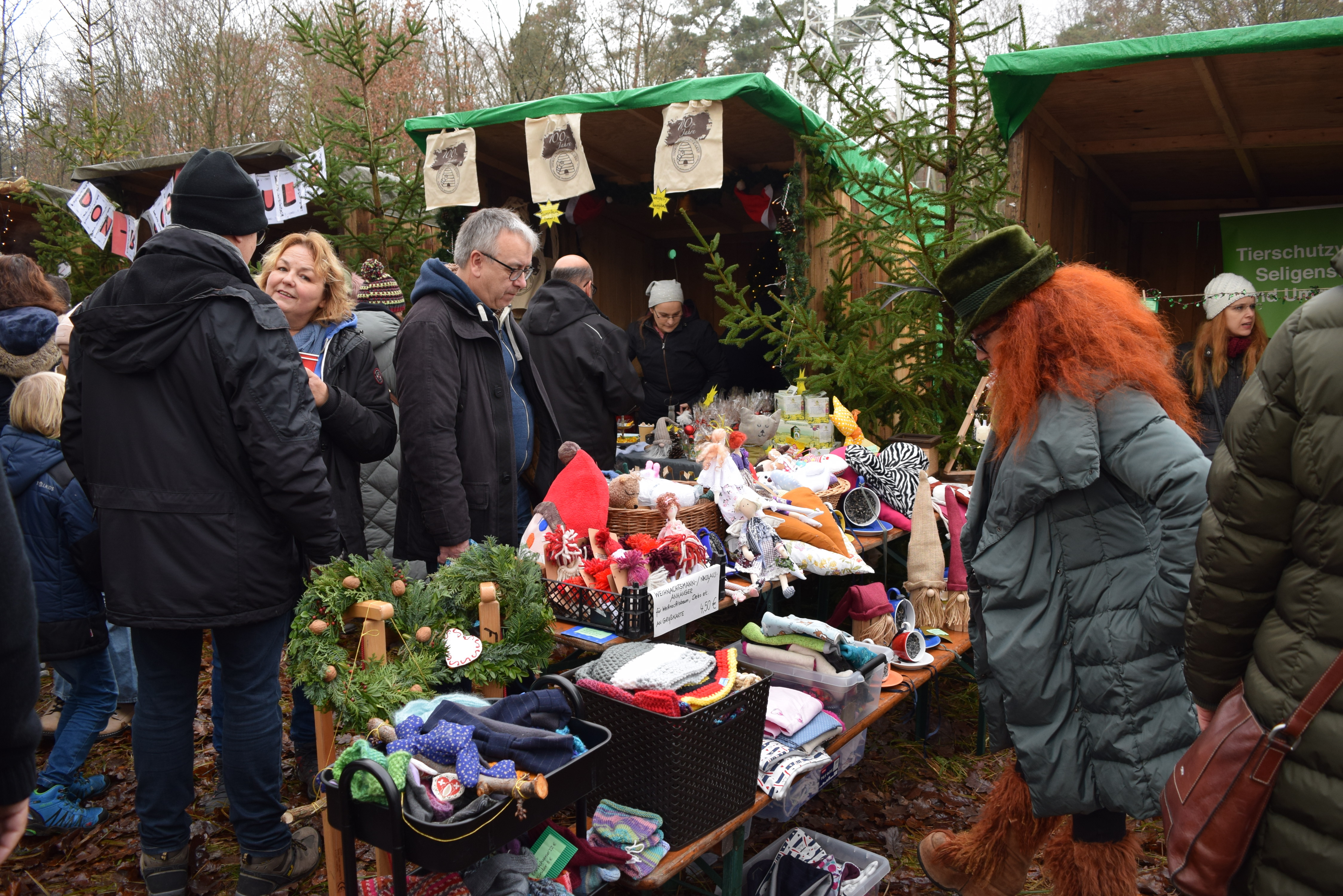 Handwerkskunst am Stand des Tierschutzvereins