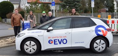 von links nach rechts: Erster Stadtrat Michael Gerheim, Eva-Maria Grimm-Rauschenberger (Schneider Electric GmbH), Burkard Zahn (Schneider Electric GmbH), Bürgermeister Dr. Daniell Bastian, EVO-Vorstandsvorsitzender Dr. Christoph Meier von links nach rechts: Erster Stadtrat Michael Gerheim, Eva-Maria Grimm-Rauschenberger (Schneider Electric GmbH), Burkard Zahn (Schneider Electric GmbH), Bürgermeister Dr. Daniell Bastian, EVO-Vorstandsvorsitzender Dr. Christoph Meier
