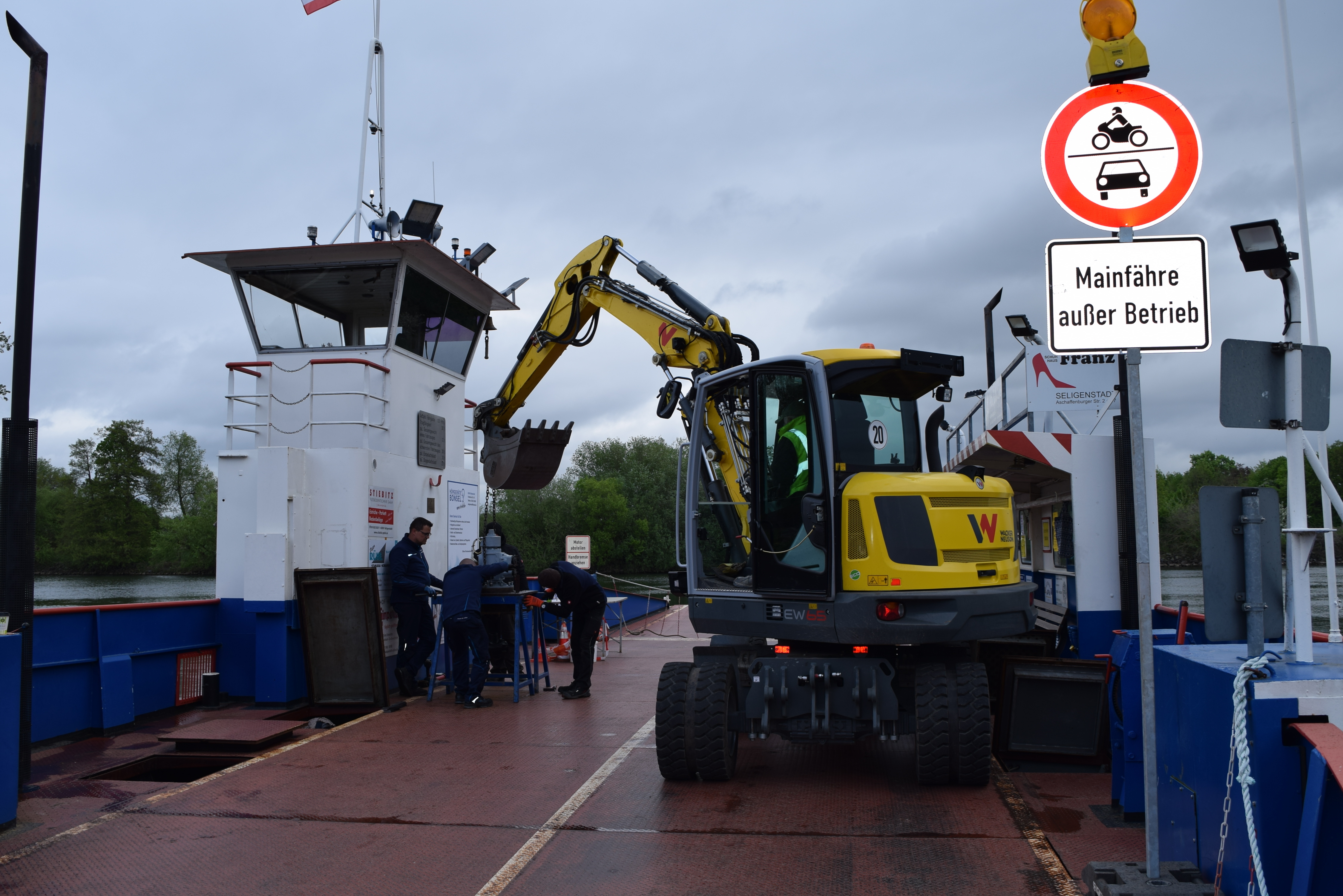 Die Umrüstungsarbeiten auf der Fähre sind in vollem Gange