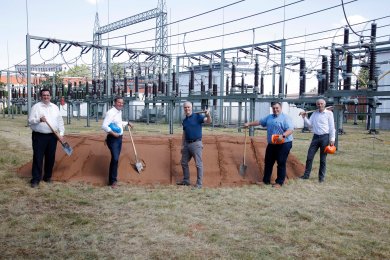 Baubeginn am EVO-Umspannwerk, von link nach rechts: EVO Vorstandsvorsitzender Dr. Christoph Meier, Hainburgs Bürgermeister Alexander Böhn, Seligenstadts Bürgermeister Dr. Daniell Bastian, Mainhausens Bürgermeister Frank Simon, EVO Technikvorstand Günther Weiß Baubeginn am EVO-Umspannwerk, von link nach rechts: EVO Vorstandsvorsitzender Dr. Christoph Meier, Hainburgs Bürgermeister Alexander Böhn, Seligenstadts Bürgermeister Dr. Daniell Bastian, Mainhausens Bürgermeister Frank Simon, EVO Technikvorstand Günther Weiß