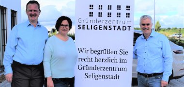 Unternehmerehepaar Steffen und Marlen Kästner mit Bürgermeister Dr. Bastian Unternehmerehepaar Steffen und Marlen Kästner mit Bürgermeister Dr. Bastian