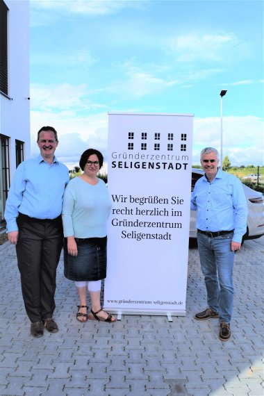 Unternehmerehepaar Steffen und Marlen Kästner mit Bürgermeister Dr. Bastian