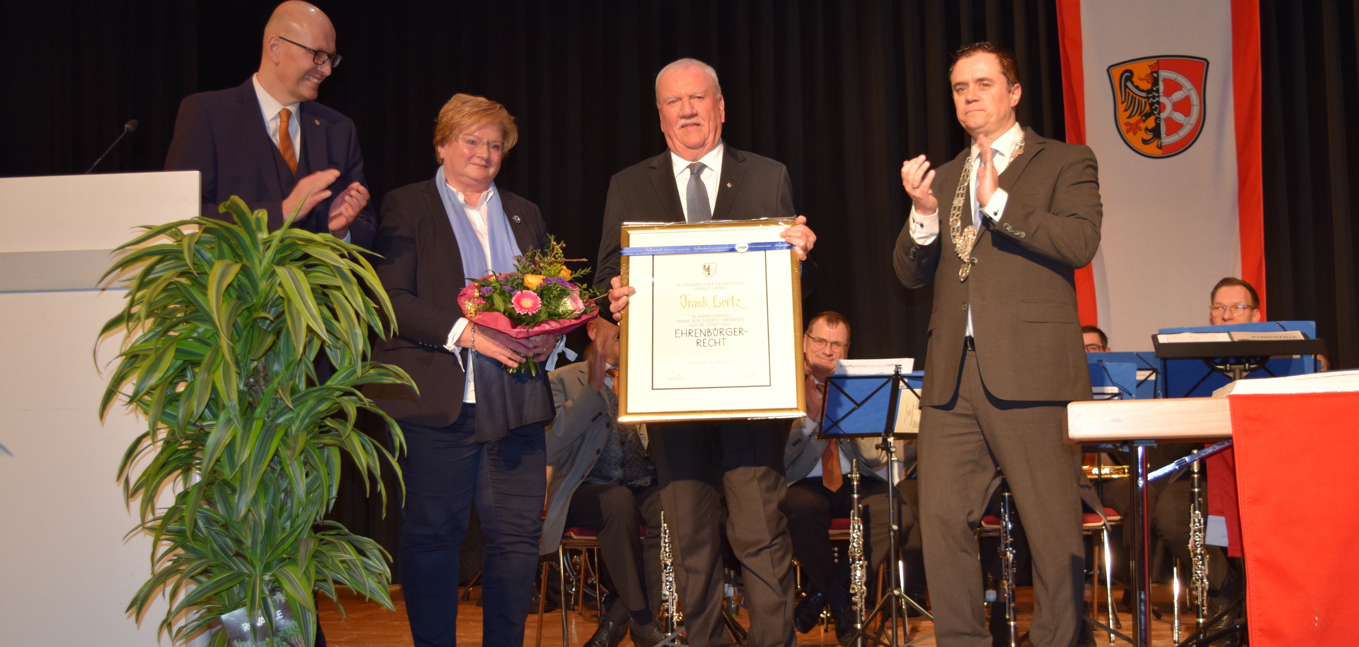 Urkundenübergabe Ehrenbürgerwürde