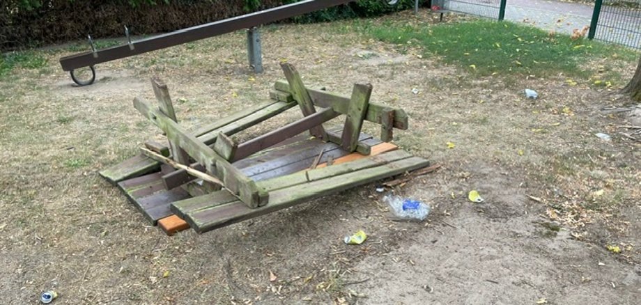 Vandalismus auf dem Kinderspielplatz in der Schumannstraße Vandalismus auf dem Kinderspielplatz in der Schumannstraße