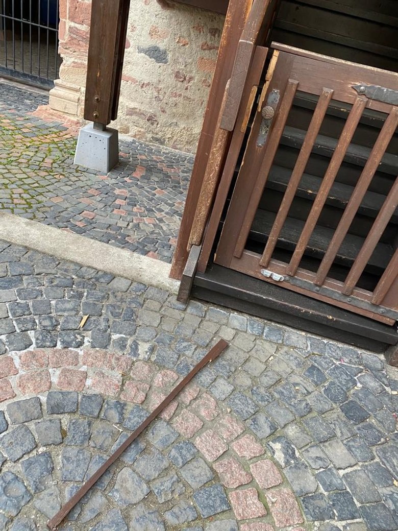 Vandalismusschäden am Romanischen Haus Vandalismusschäden am Romanischen Haus