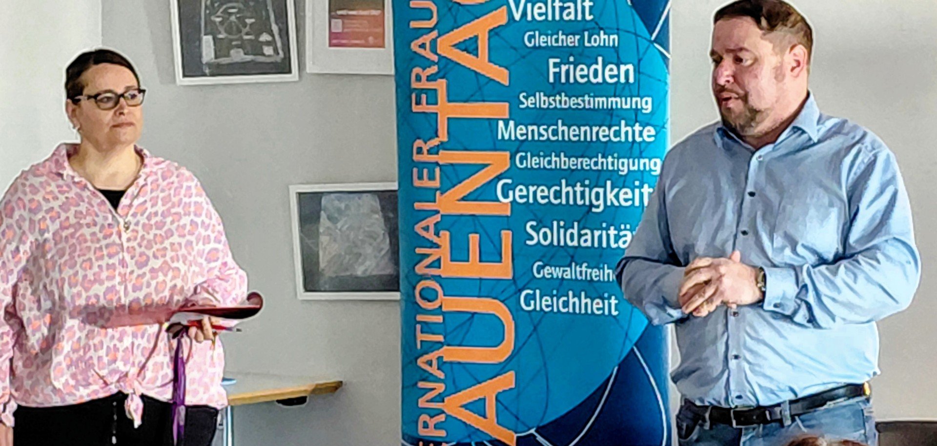 Verena May und Stadtrat Oliver Steidl auf dem Weltfrauentag