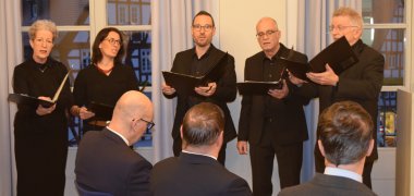 Für die musikalische Begleitung sorgte das Vokalensemble "Incognito" Für die musikalische Begleitung sorgte das Vokalensemble "Incognito"