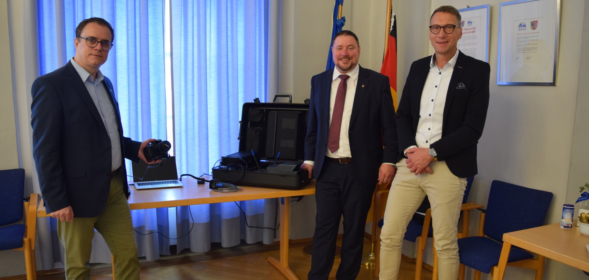 von links nach rechts Bürgermeister Dr. Bastian, Stadtrat Oliver Steidl, Amtsleiter Thomas Lange