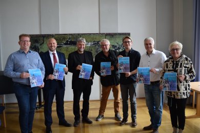 von links nach rechts: Erster Stadtrat Michael Gerheim, Marcus Bayer, Claus Martin, Thomas Gabriel, Sven Garrecht, Bürgermeister Dr. Daniell Bastian, Monika Weber (Stadtmarketing) von links nach rechts: Erster Stadtrat Michael Gerheim, Marcus Bayer, Claus Martin, Thomas Gabriel, Sven Garrecht, Bürgermeister Dr. Daniell Bastian, Monika Weber (Stadtmarketing)