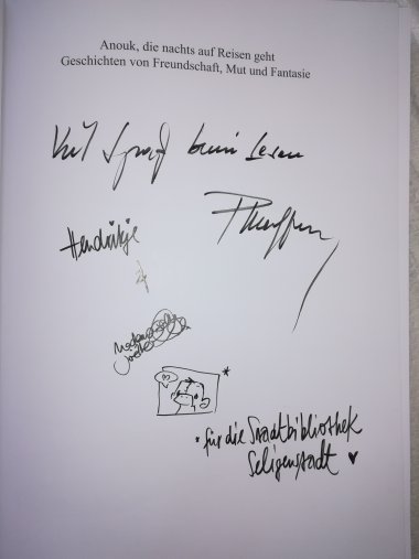 Widmung für die Stadtbücherei von Peter Maffay, Hendrikje Balsmeyer und Joëlle Tourlonias Widmung für die Stadtbücherei von Peter Maffay, Hendrikje Balsmeyer und Joëlle Tourlonias
