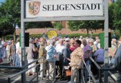 Senioren vor dem Schiff Senioren vor dem Schiff