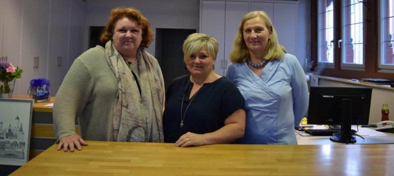 Das Team der Tourist-Info, von links nach rechts: Lucie Post, Astrid Walter, Claudia Schaefer Das Team der Tourist-Info, von links nach rechts: Lucie Post, Astrid Walter, Claudia Schaefer